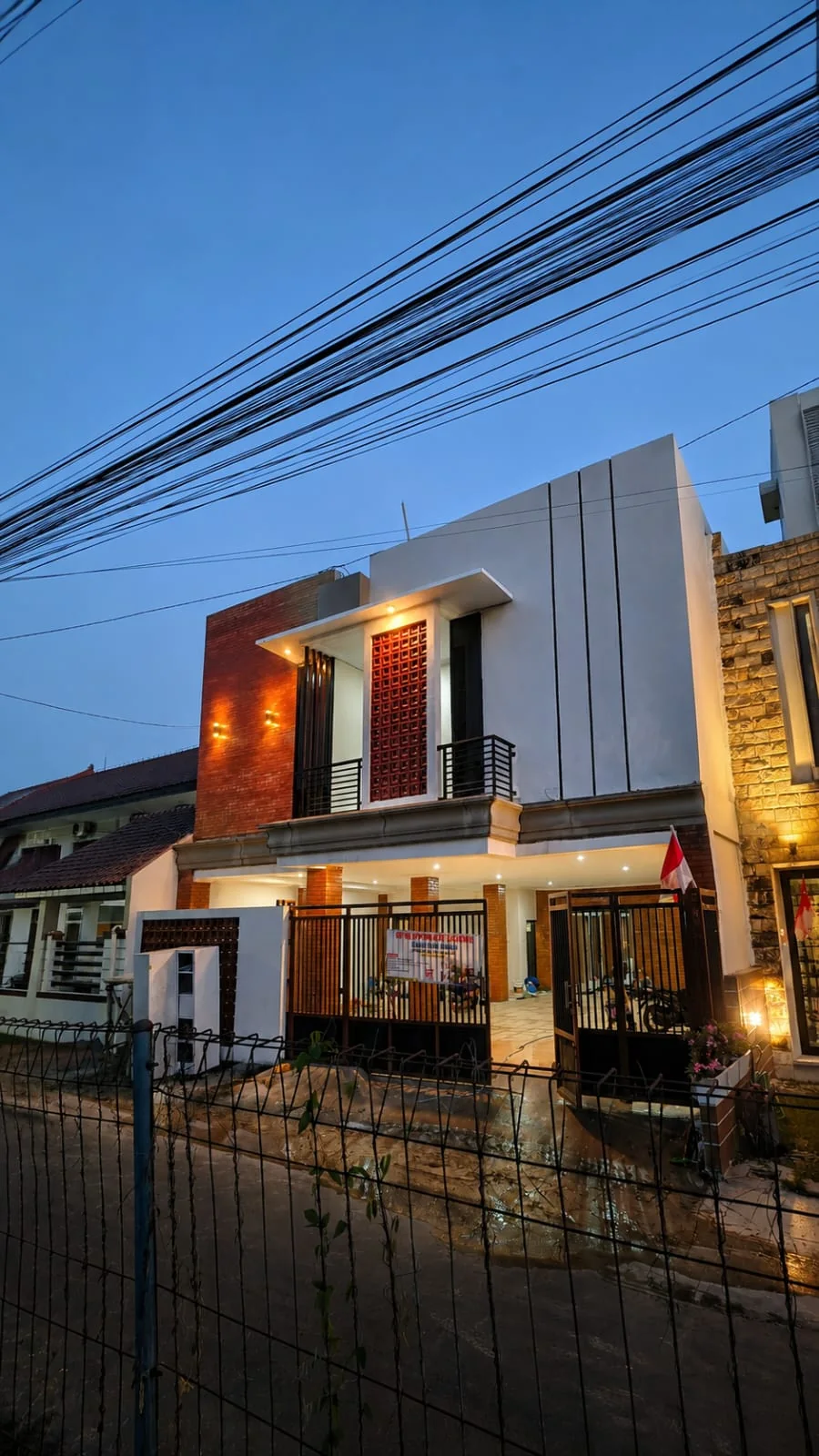 Hasil jadi fasad proyek kost Karya Sentosa